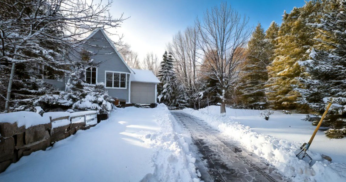 Hopply Lawn Care Services picture of a freshly plowed and shoveled driveway